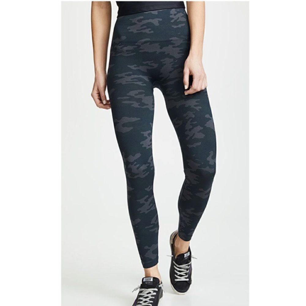 SPANX Camo seamless leggings in black camo small